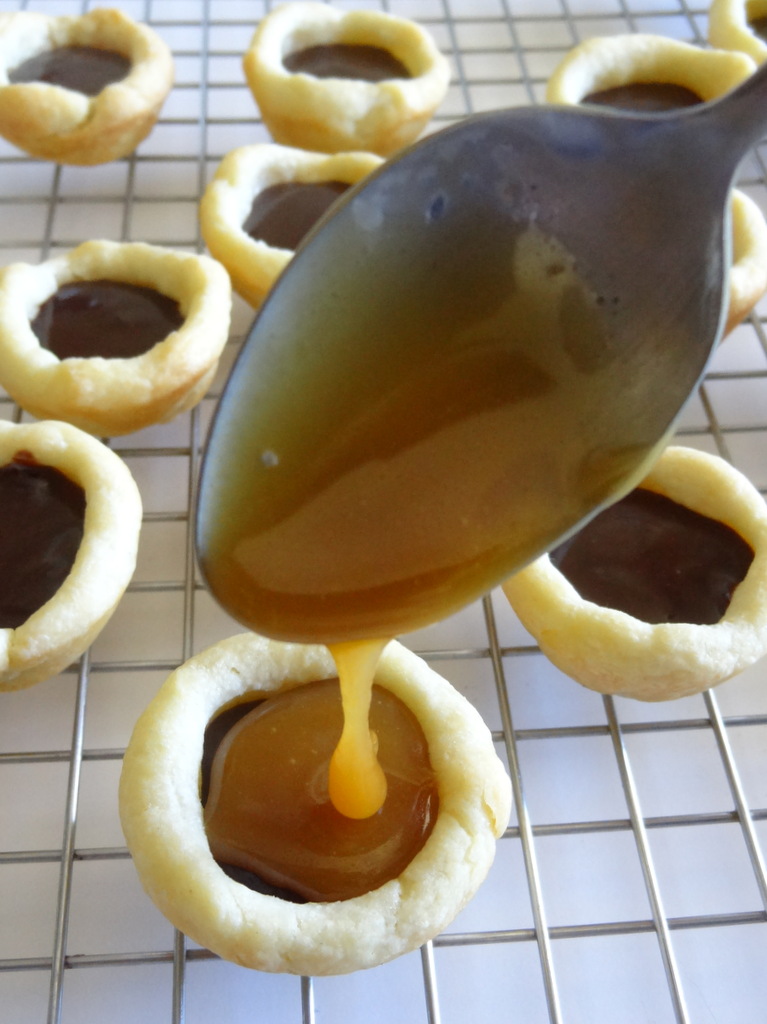 mini Samoa pies